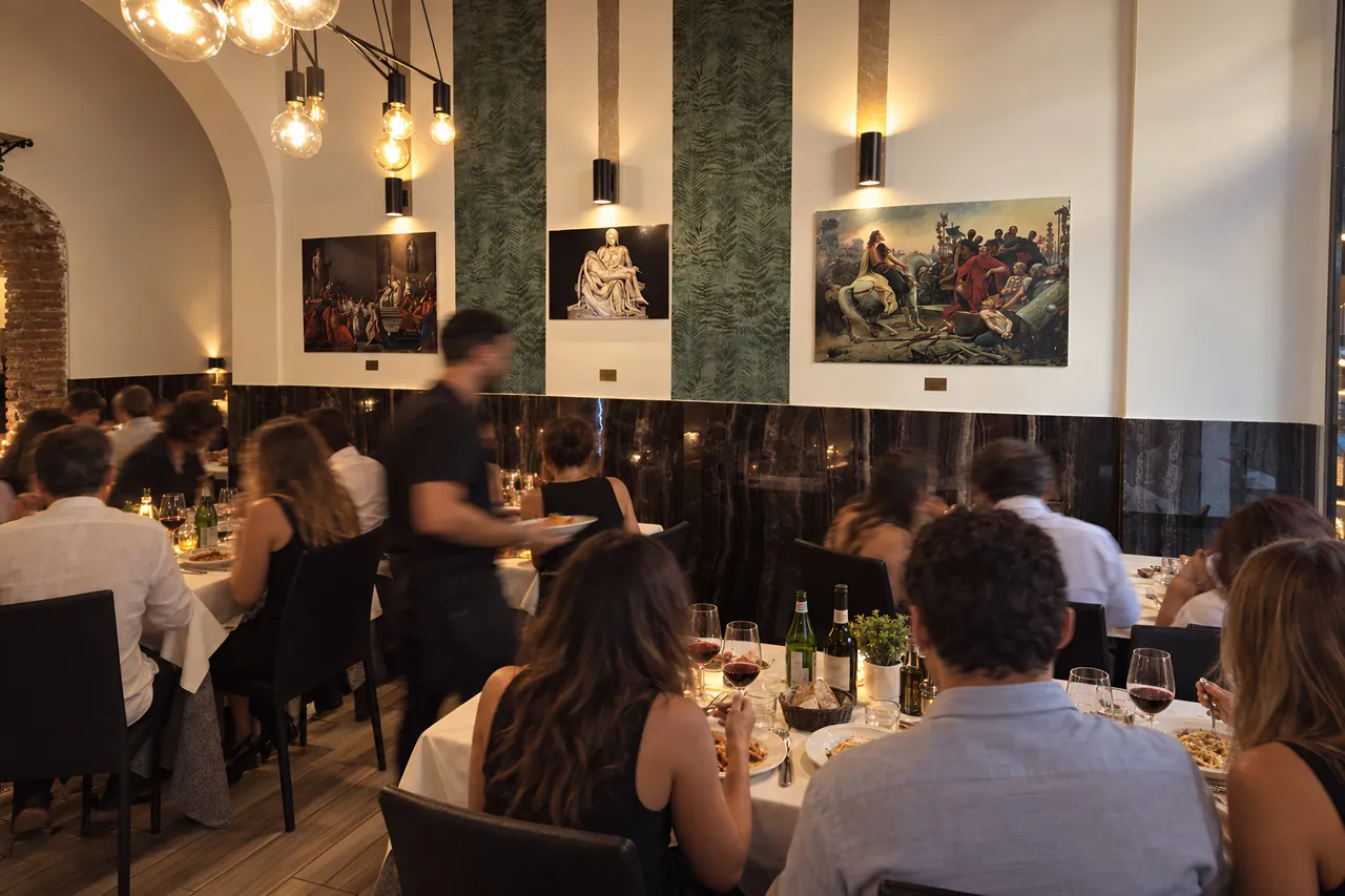 El comedor de La Lupa preparado para la cena, cerca de Termini